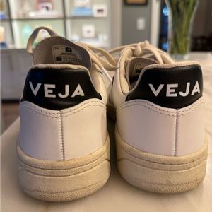 Veja V-10 women’s sneaker size 7